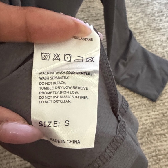 Life Lies In Movement Charcoal jacket.  UPF 50+ Size S - Picture 3 of 4